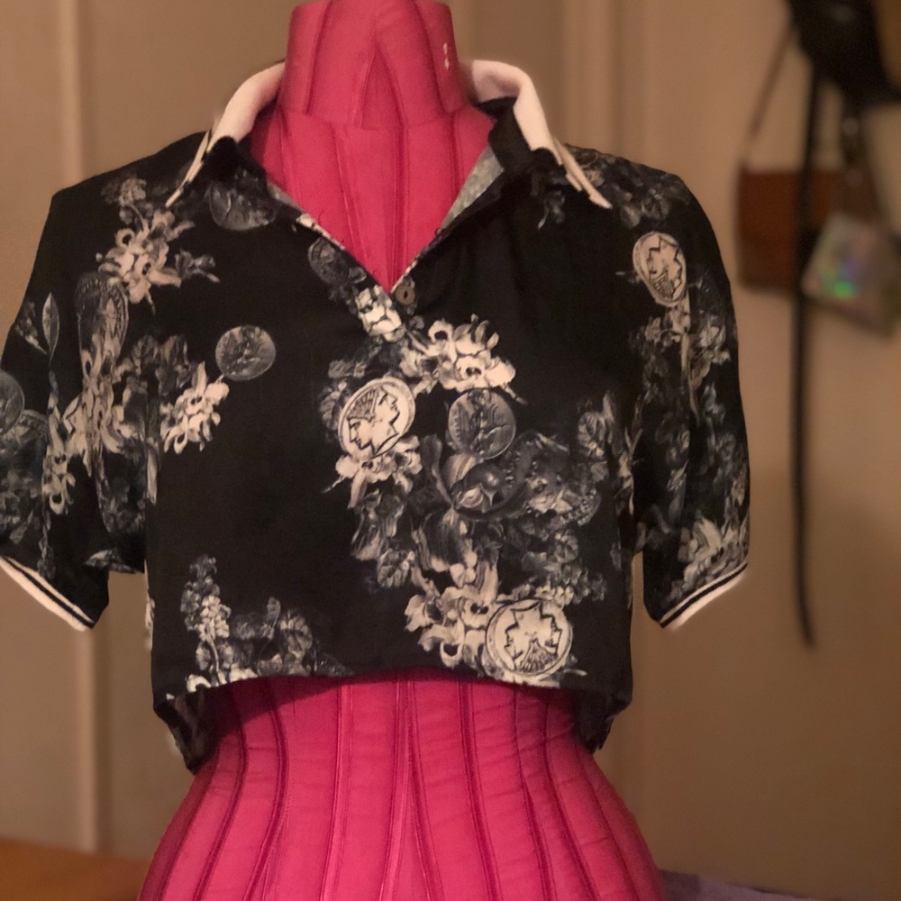 Silky collar crop top 😜